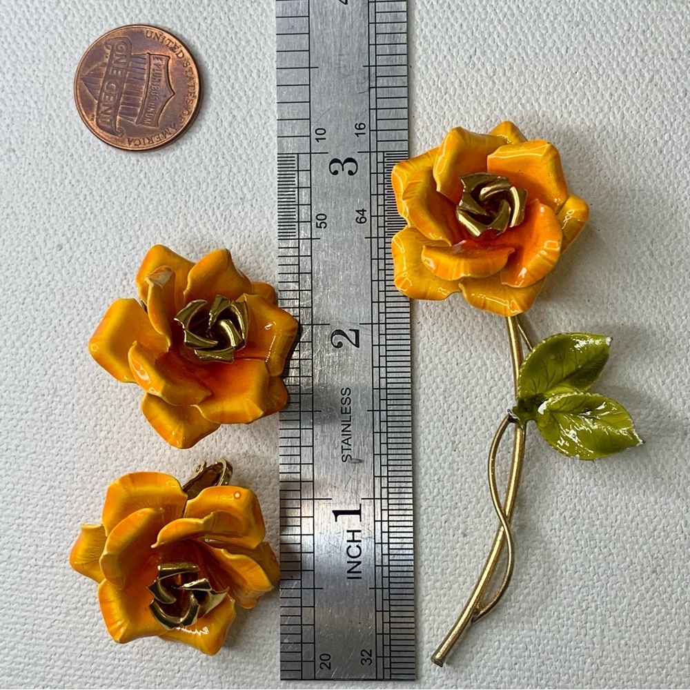 Retro Flower Power Enamel Brooch Pin and Clip Earrings Set Orange & Gold Floral - Picture 15 of 15